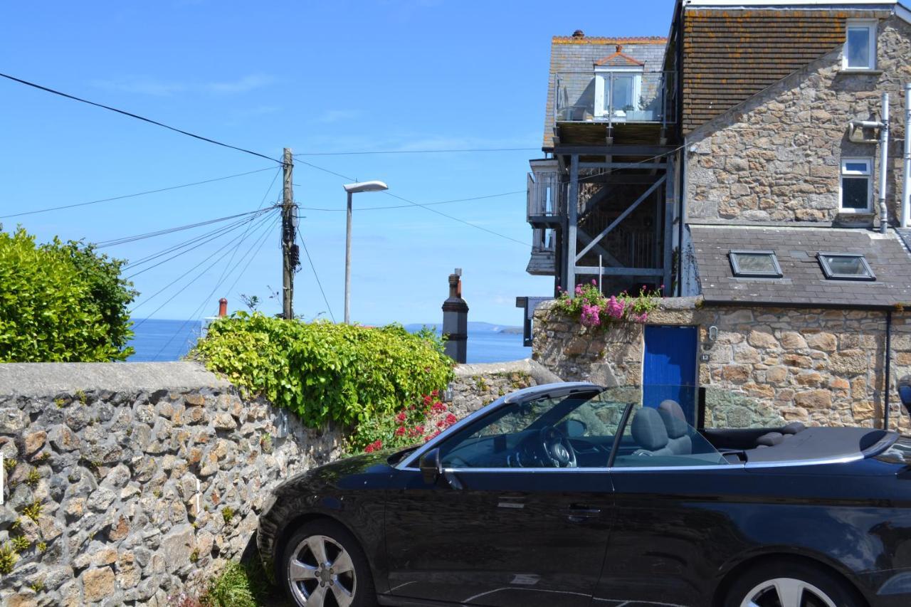 Huer'S Watch A Beautifully Presented Private Apartment With Far Reaching Views Over St Ives Harbour And Bay And Free Onsite Parking For Larger Groups Book Along With Our Connecting Two Sister Apartments Zewnętrze zdjęcie